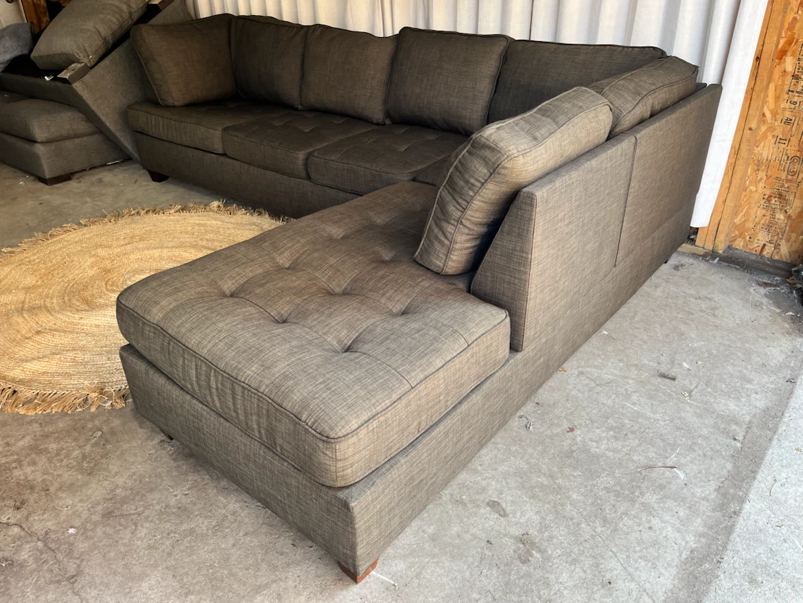 🚚FREE DELIVERY- Gray Sectional Sofa - photo 4