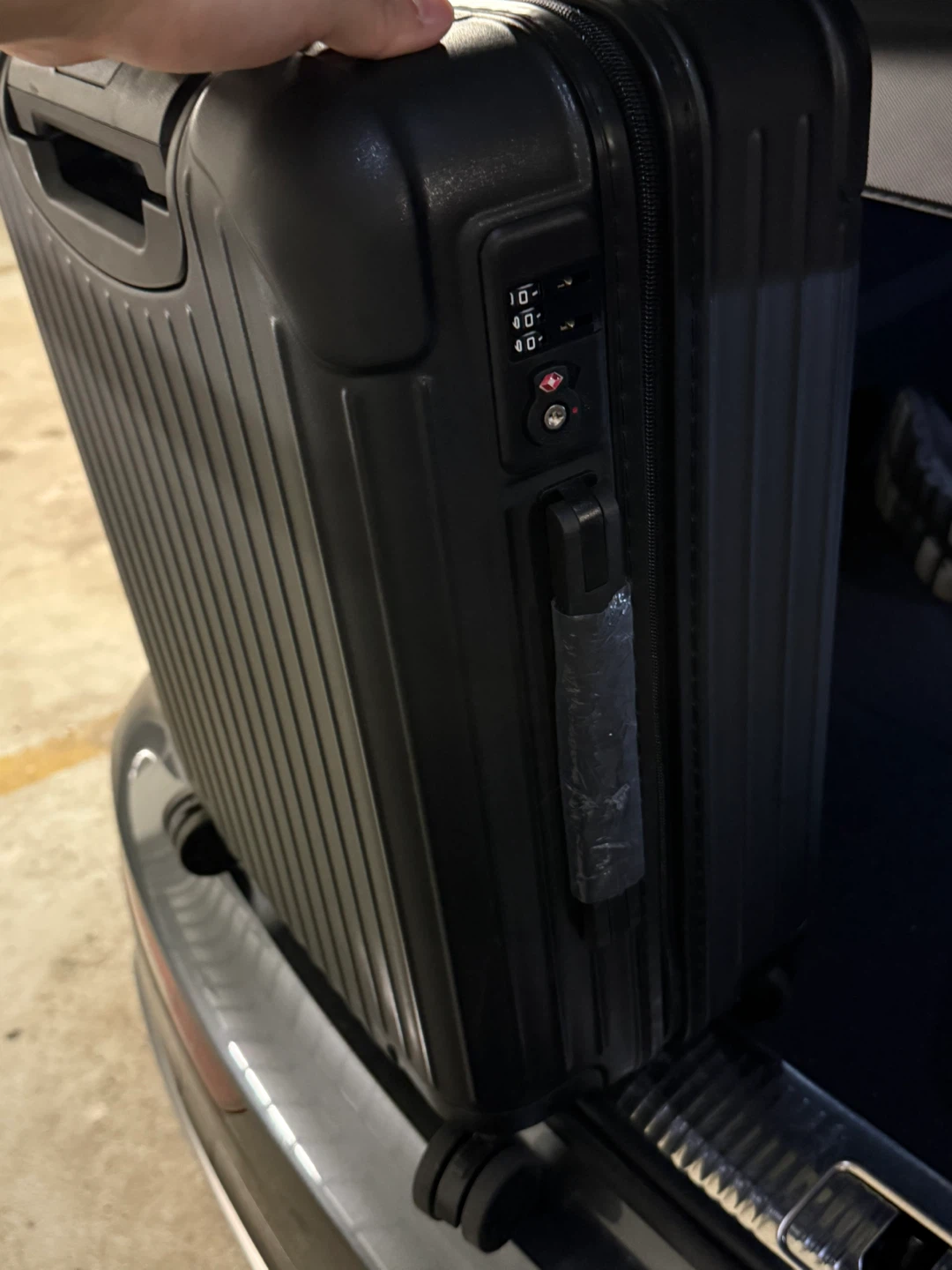 RIMOWA Essential Cabin Luggage - Black - photo 3