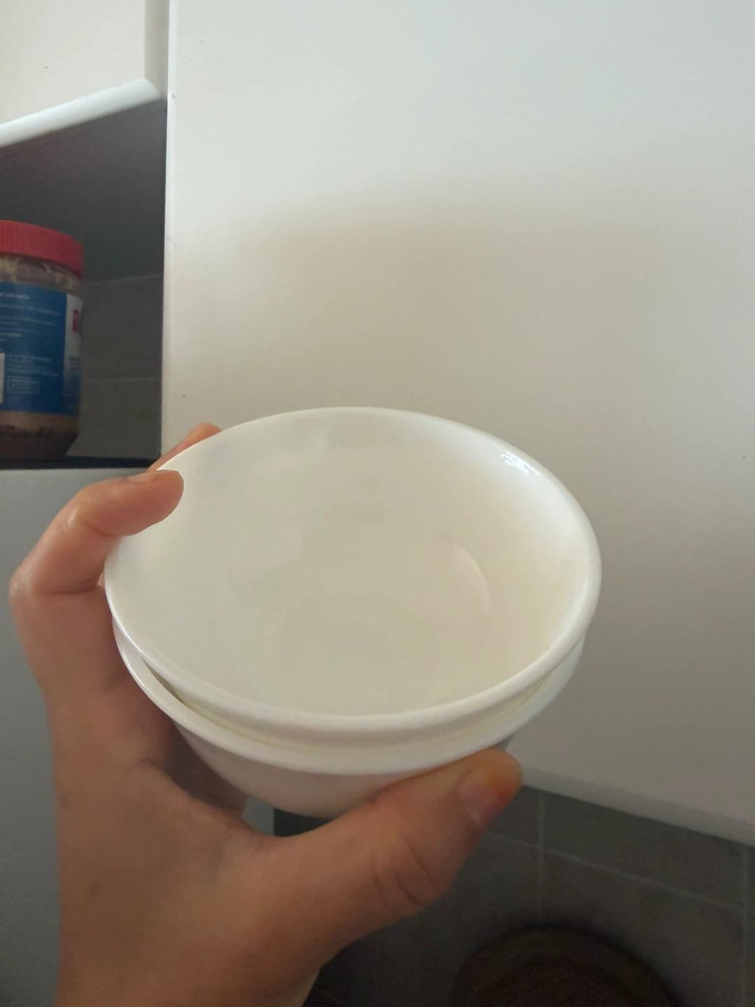 Two white bowls - photo 2