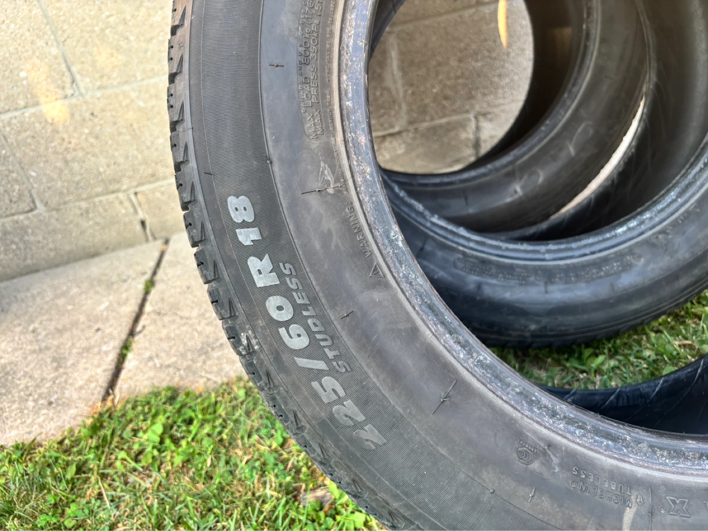 Set of 3 Michelin X-Ice Tires 225/60R18 - photo 2