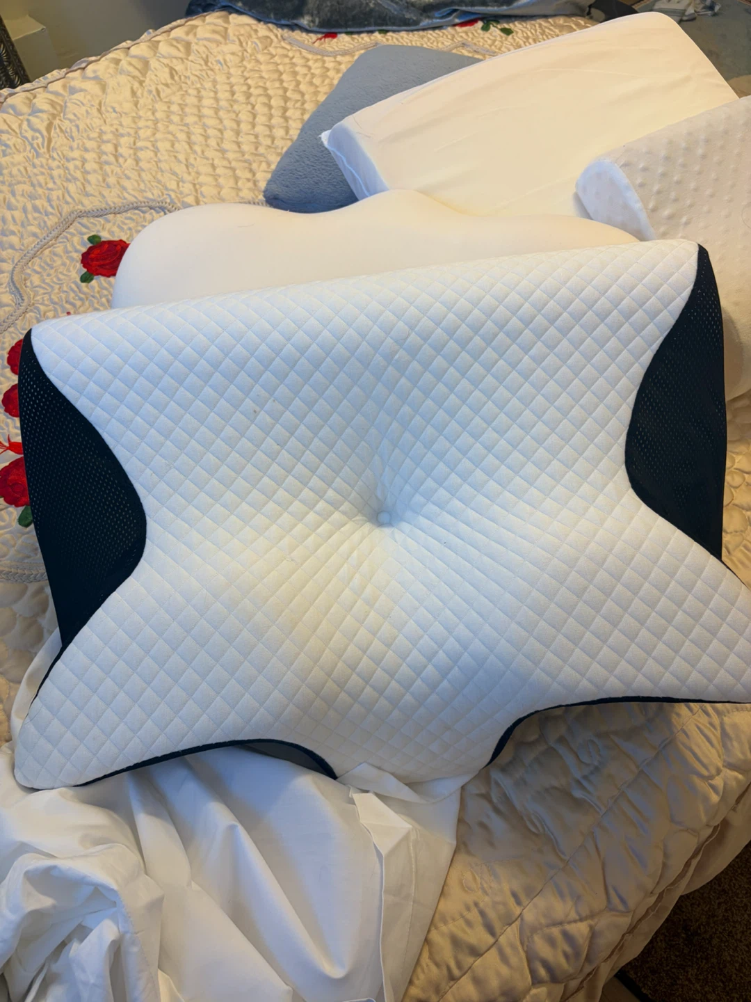 Misiki Ergonomic Cervical Memory Foam Pillow - photo 2