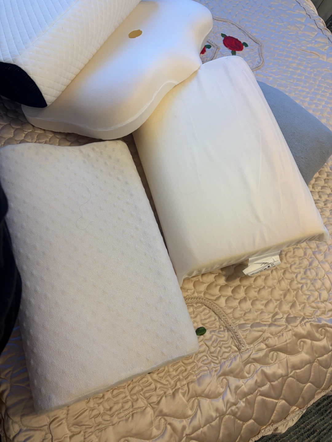 Misiki Ergonomic Cervical Memory Foam Pillow - photo 3