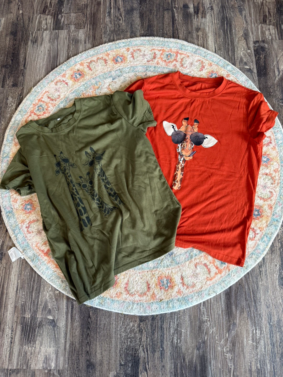 2 Graphic T-Shirts - Giraffes with Sunglasses - photo 2