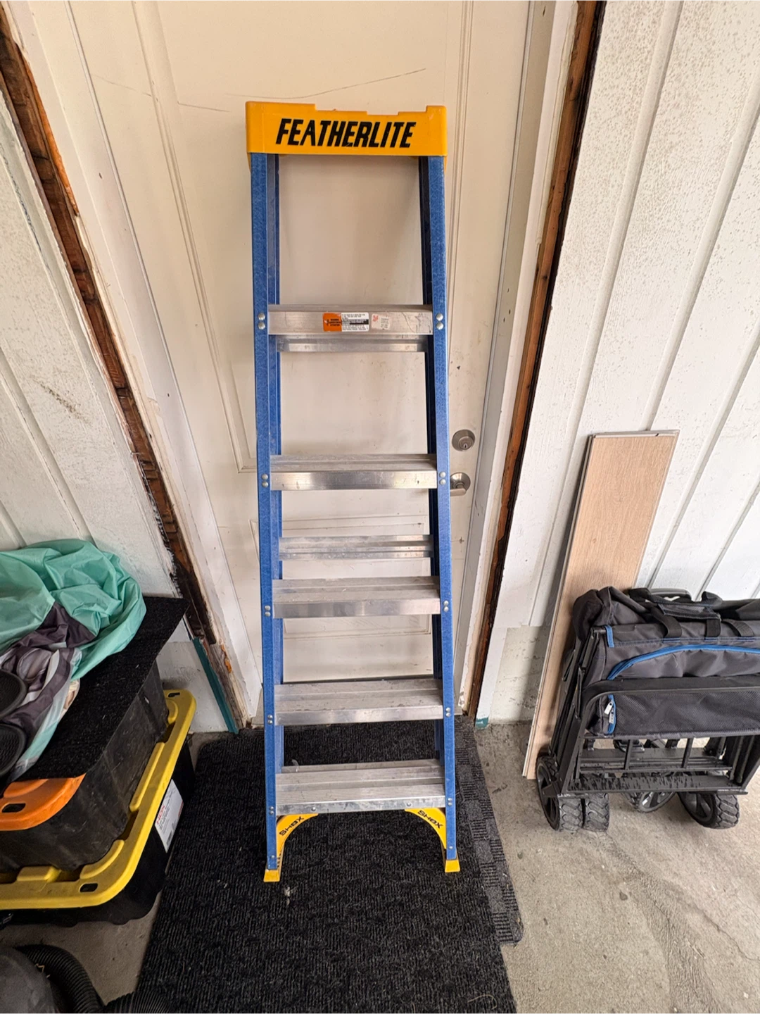 Featherlite 6' Fiberglass Stepladder