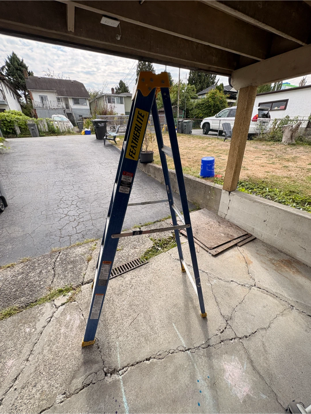 Featherlite 6' Fiberglass Stepladder - photo 2