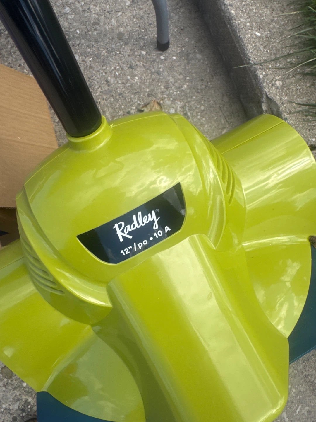 Radley 12-inch 10A Electric Snow Shovel - photo 2