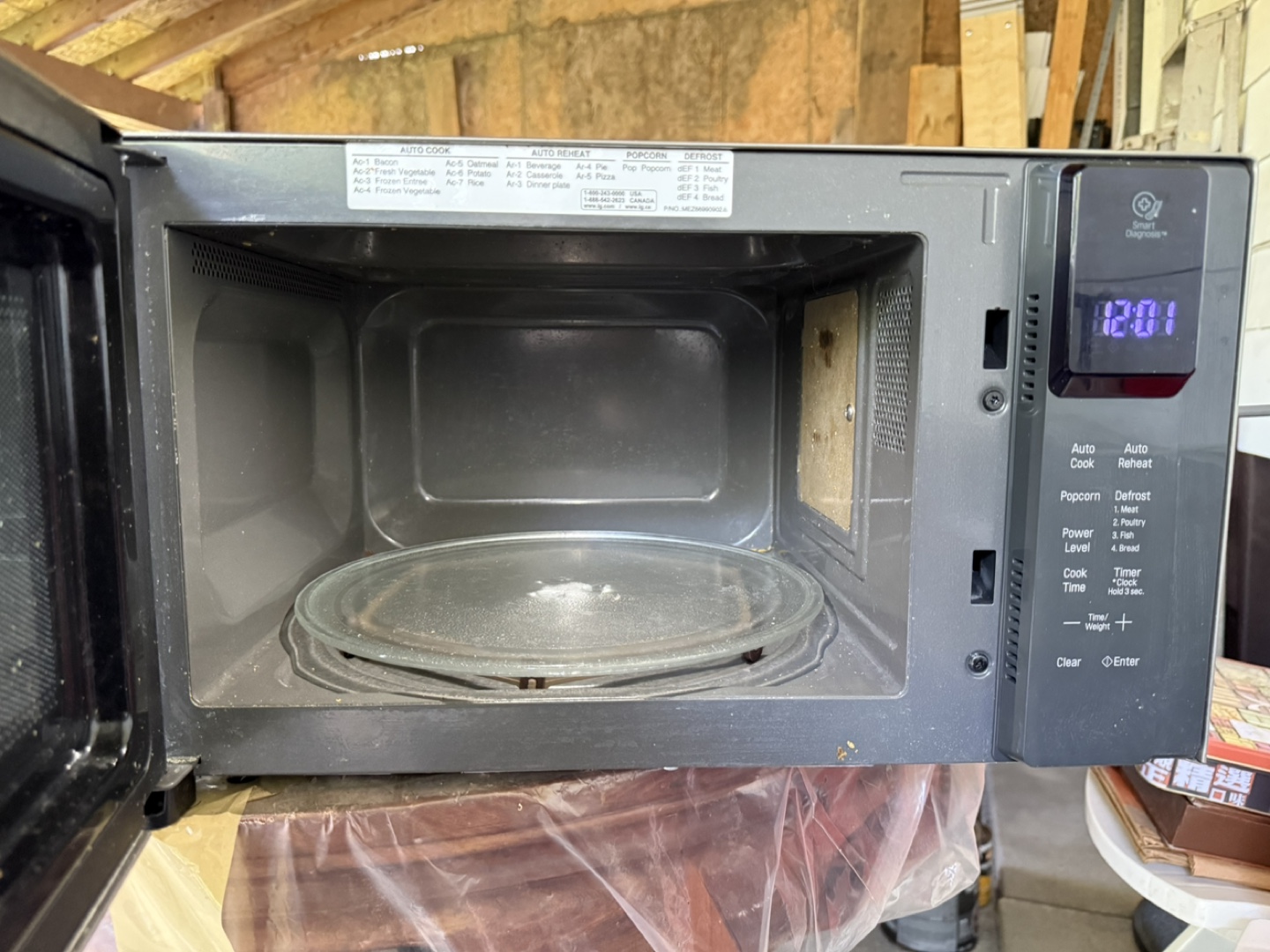LG Smart Inverter Microwave - photo 2