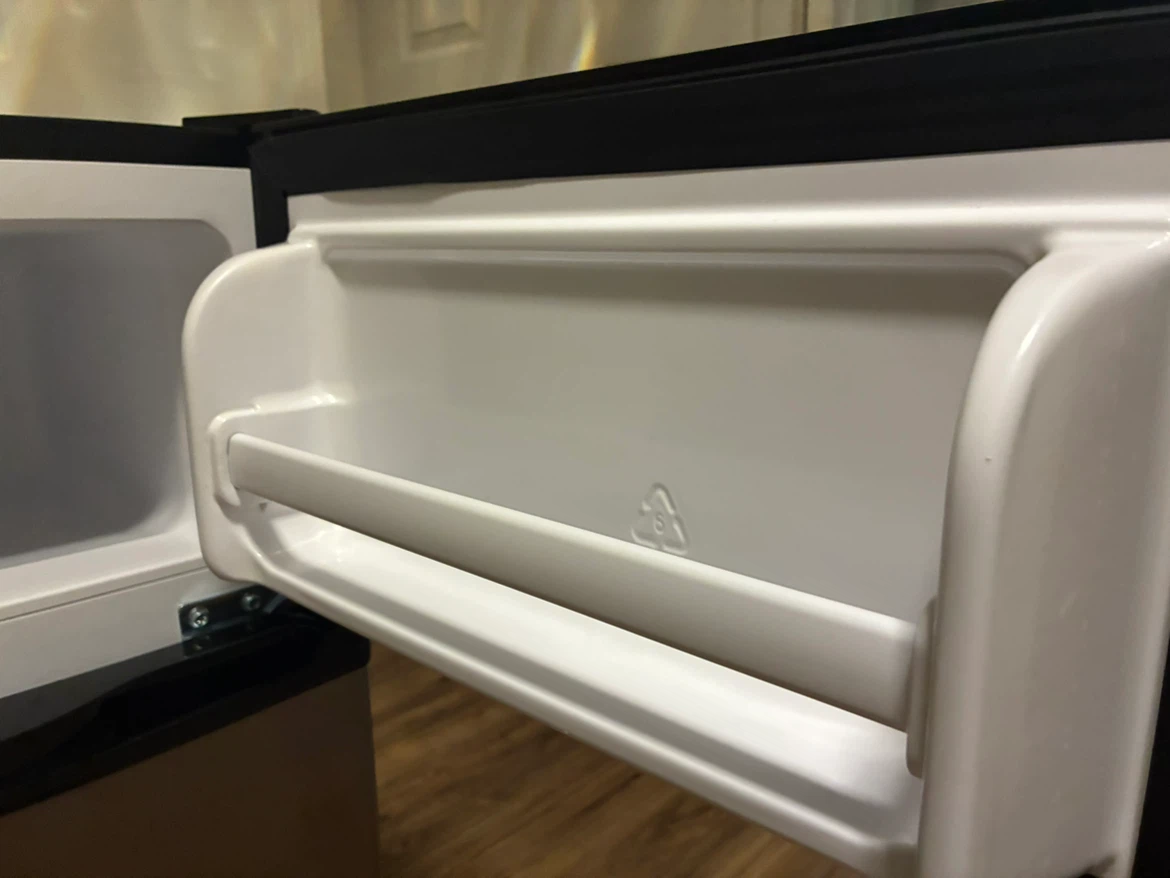 Insignia Mini Fridge - photo 3
