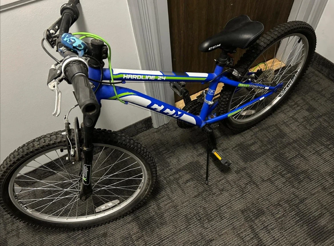 CCM Hardline 24 Mountain Bike – Blue & Green - photo 2