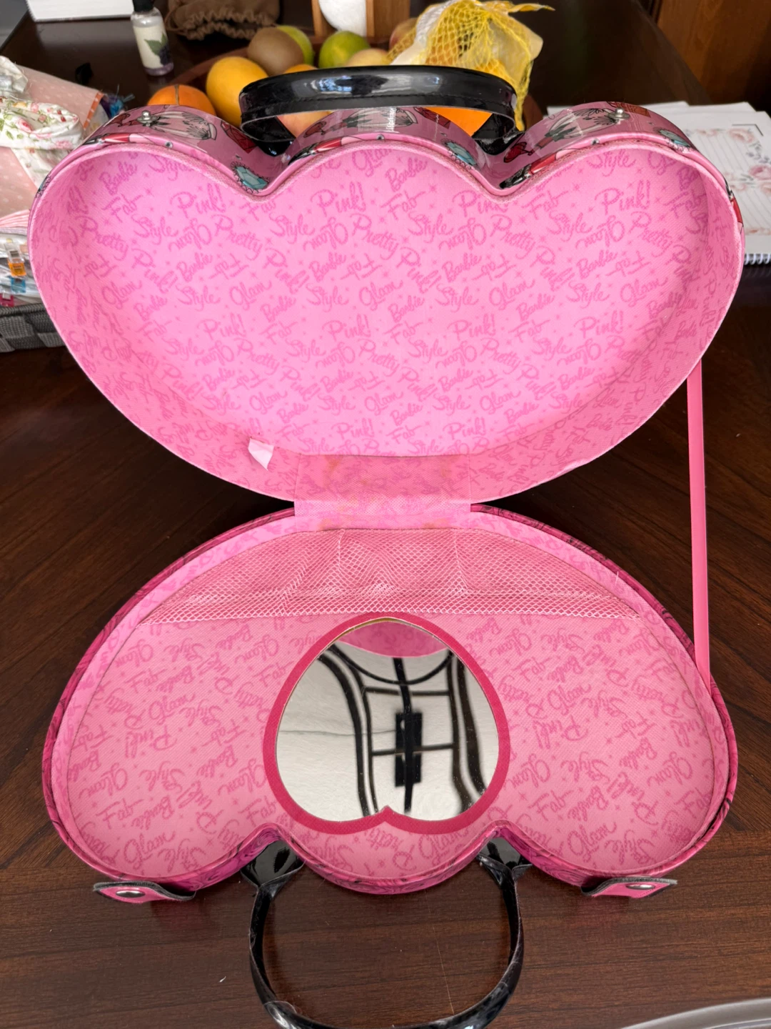Barbie Heart-Shaped Vanity Case - photo 3