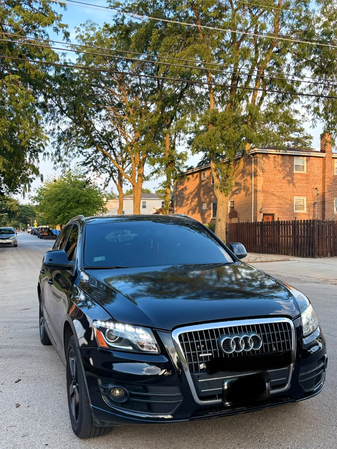 Black Audi Q5 3.2 Quattro SUV