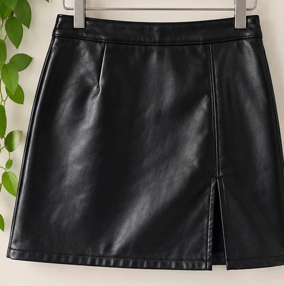 Black Faux Leather Mini Skirt – Chocolate U.S.A. – Size M