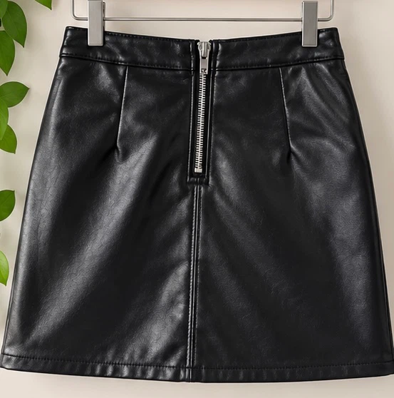 Black Faux Leather Mini Skirt – Chocolate U.S.A. – Size M - photo 2