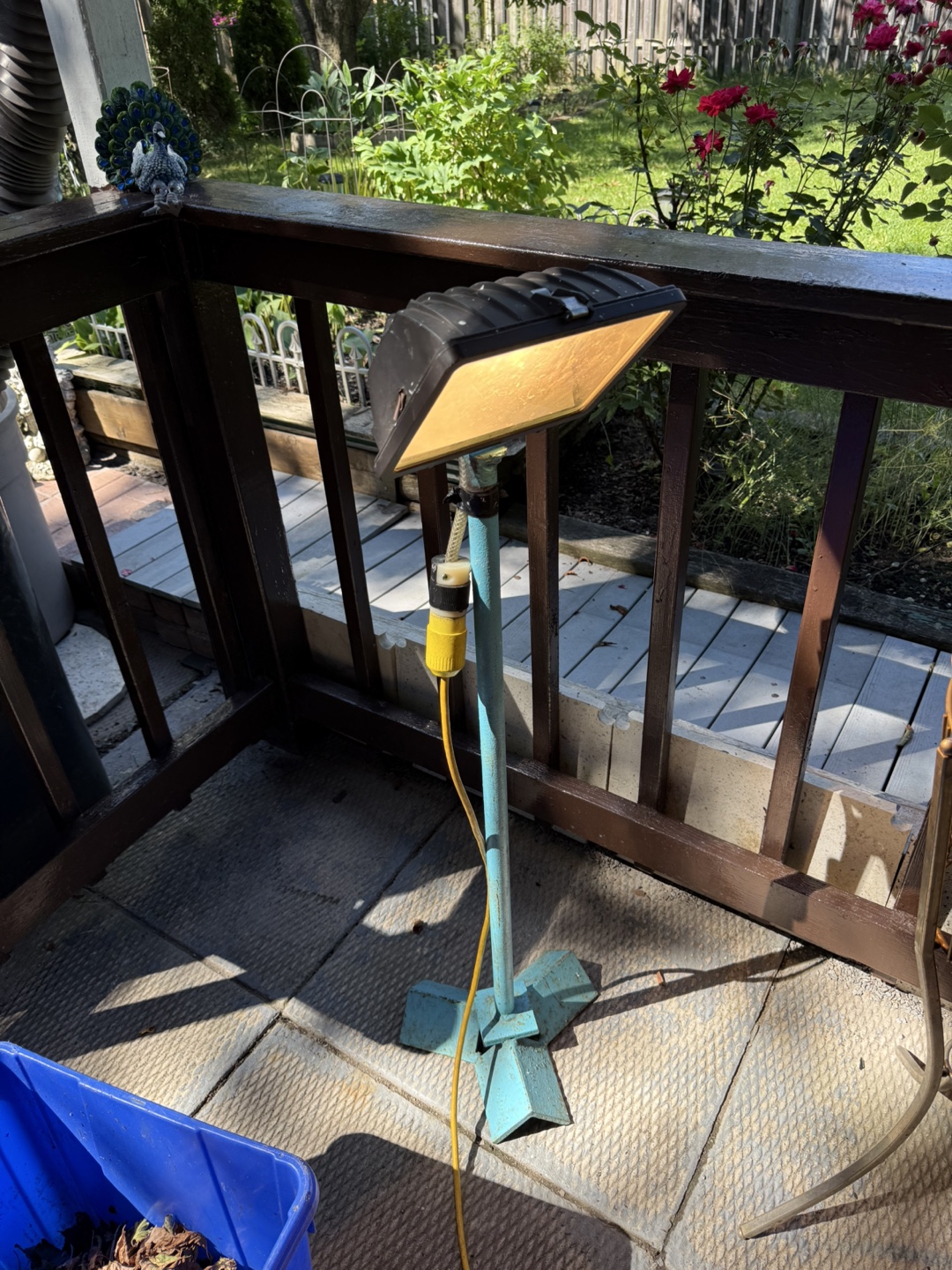 Work site flood light on stand