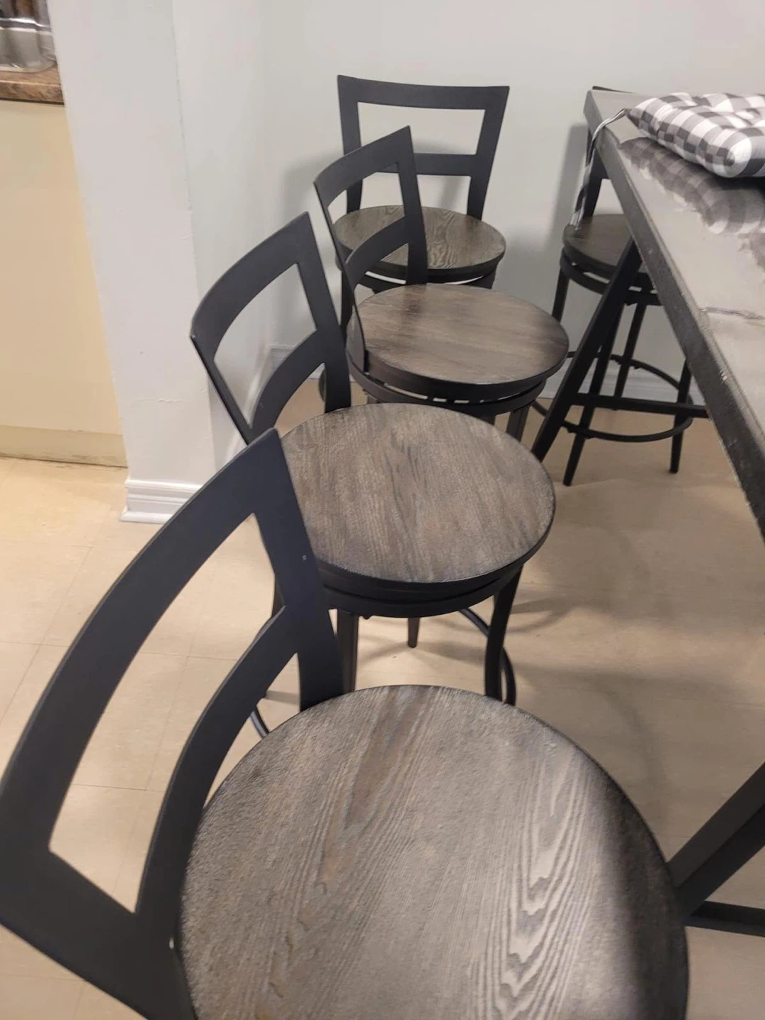 Dining table set with 4 swivel stools - photo 2