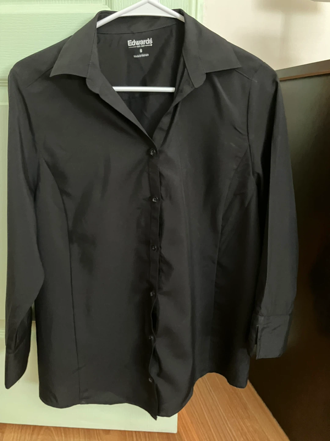 Women’s button up dress shirts in black and size small