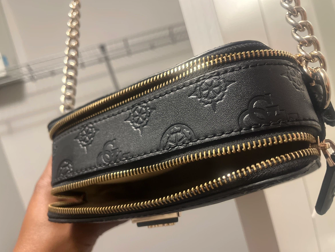 Black Guess crossbody bag with chain strap - photo 3