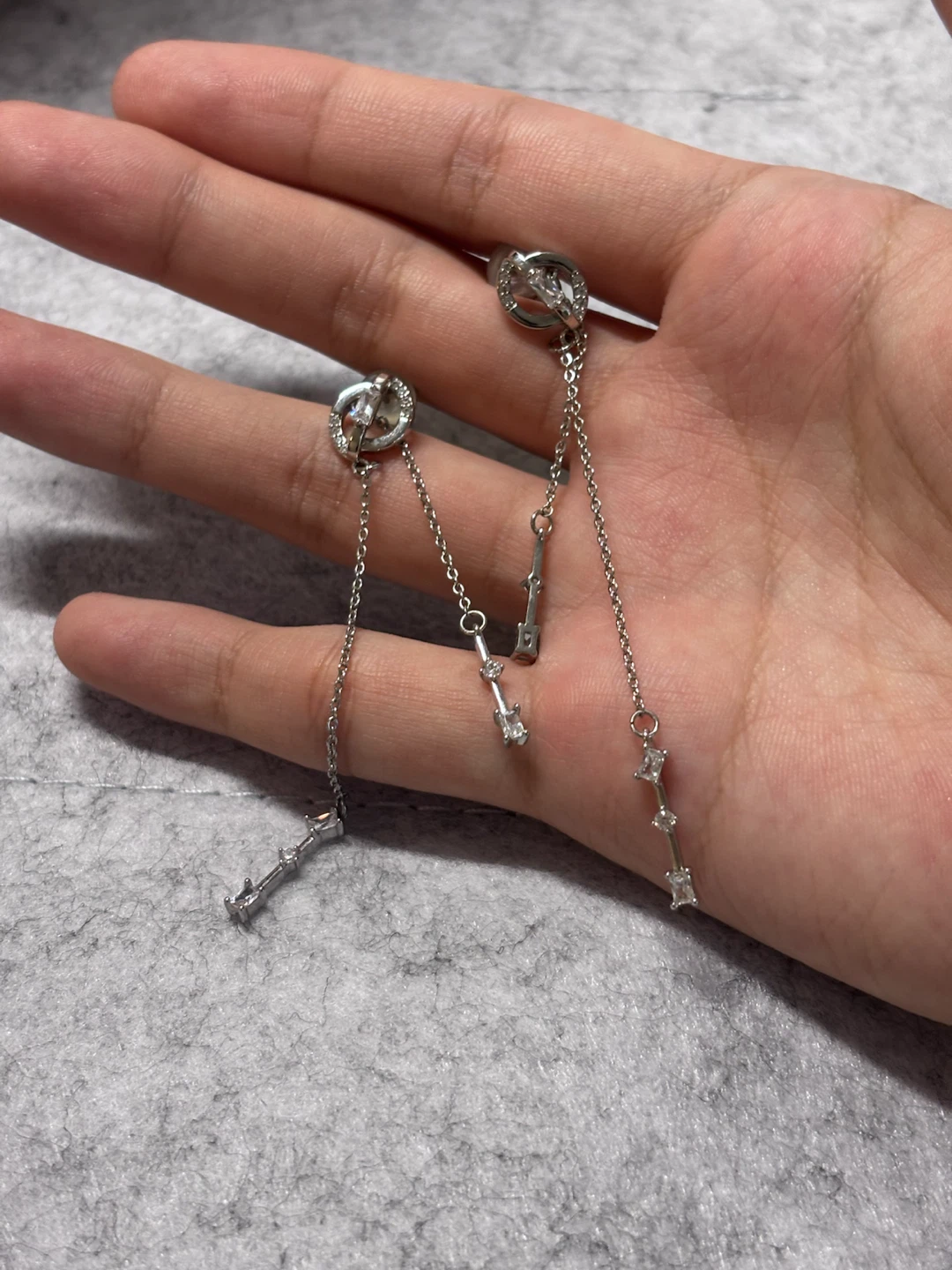 Brand New!  Crystal dangling earrings - photo 4
