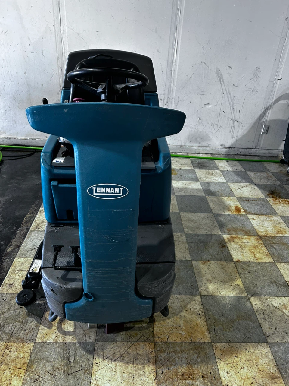 Tennant Floor Scrubber - photo 2