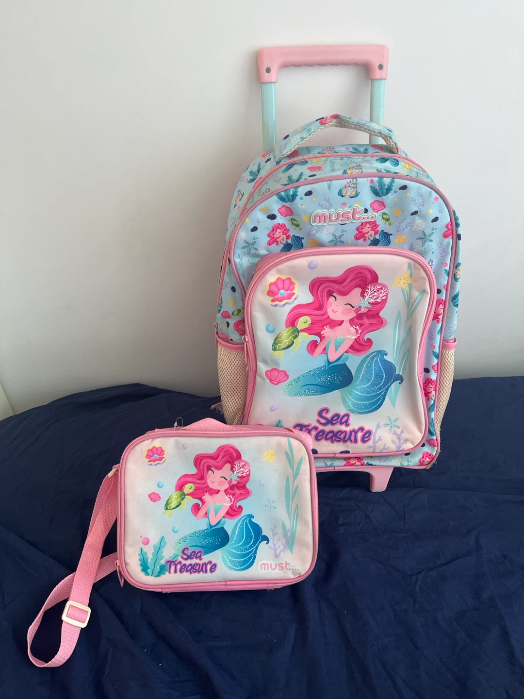 Rolling Backpack & Lunch Bag Set and tow items for decoration