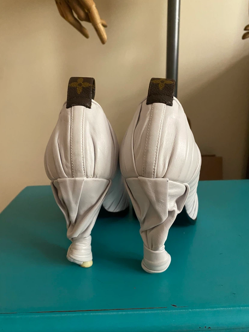 Louis Vuitton Ruched White Leather Heels - photo 5