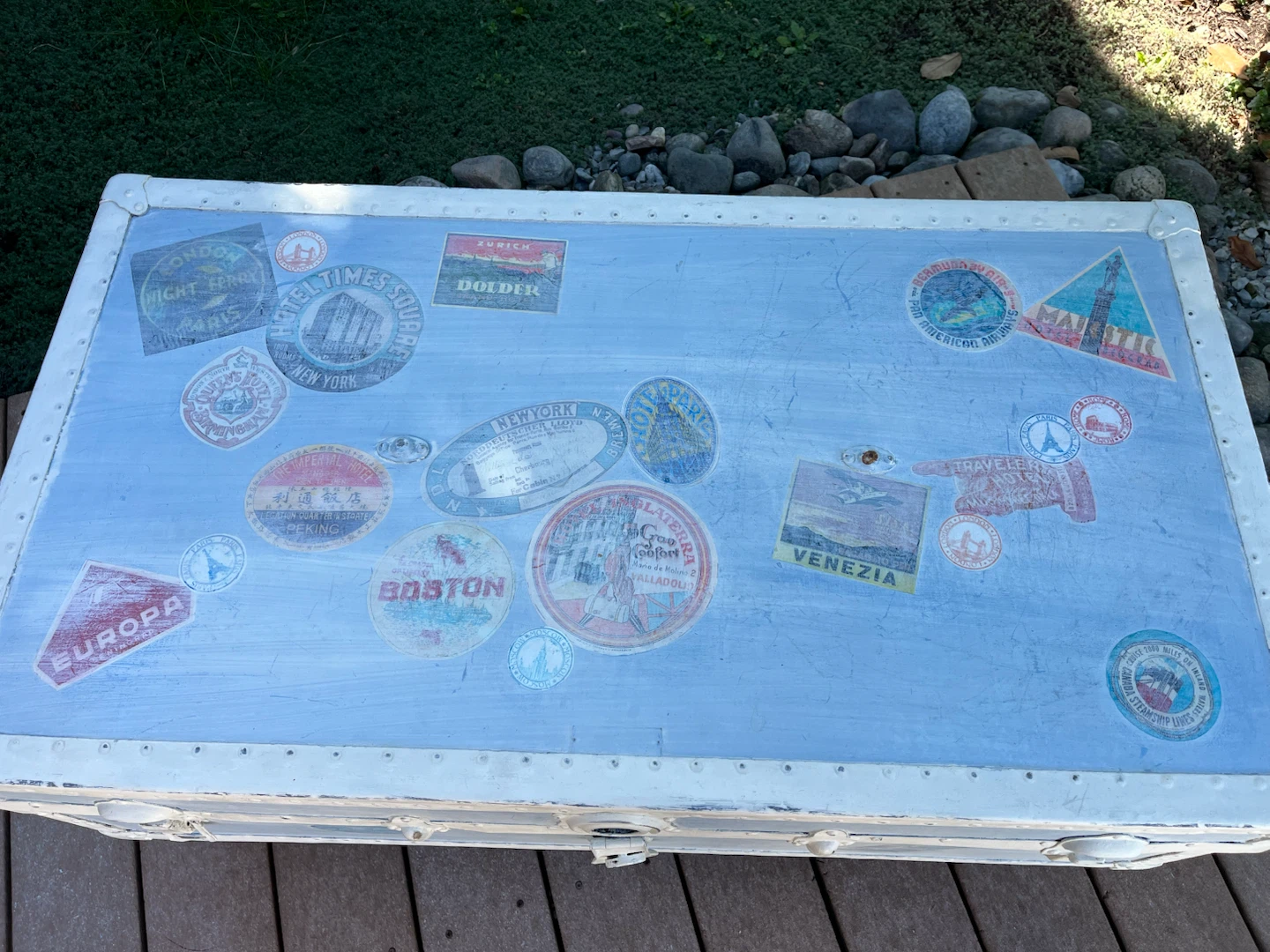 Unique antique shipping trunk/coffee table - photo 2