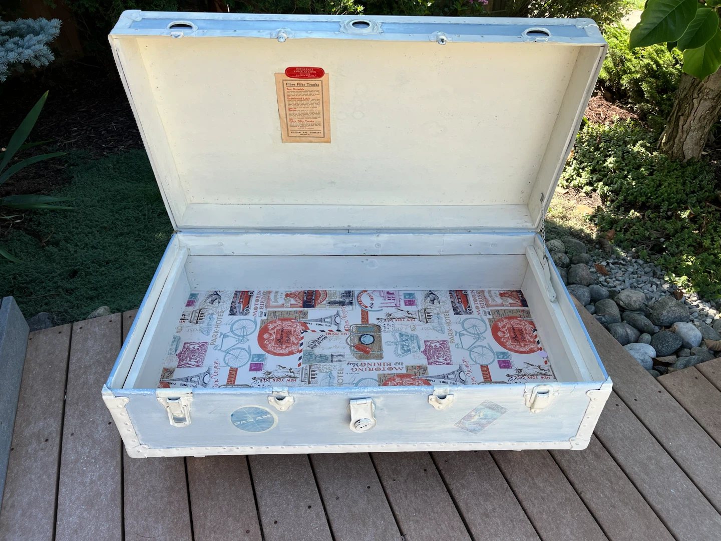 Unique antique shipping trunk/coffee table - photo 3