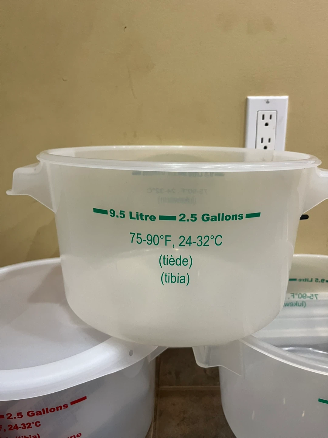 Sonoco 9.5 Litre Plastic Basin 15 each - photo 2