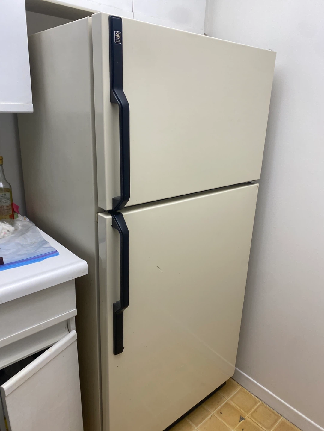 GE Top-Freezer Refrigerator
