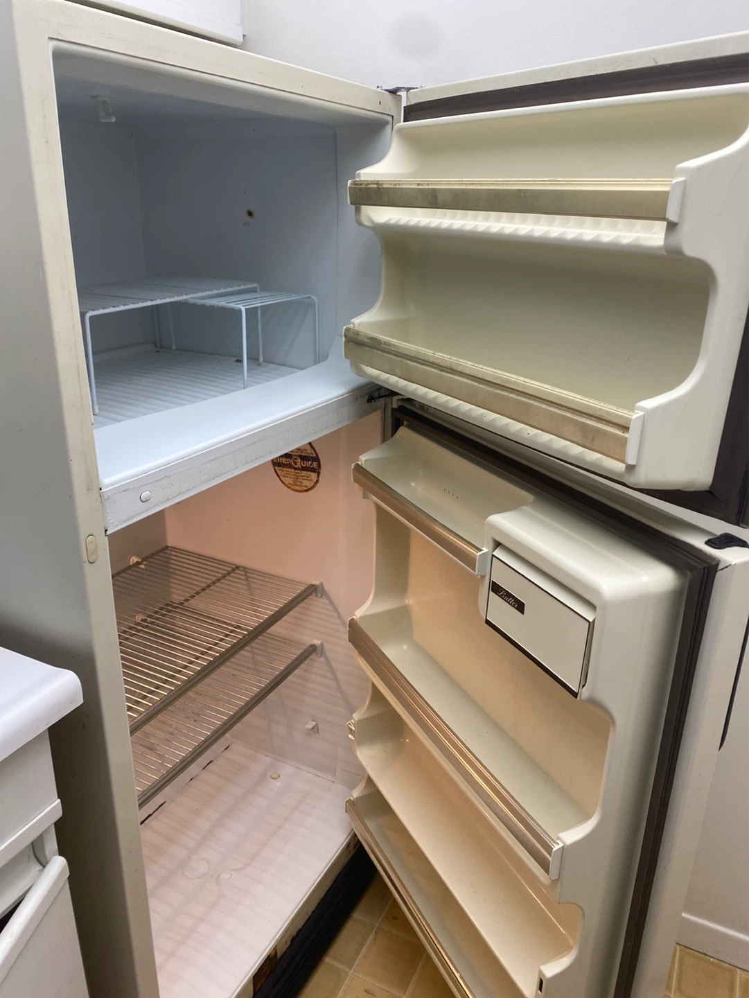 GE Top-Freezer Refrigerator - photo 2