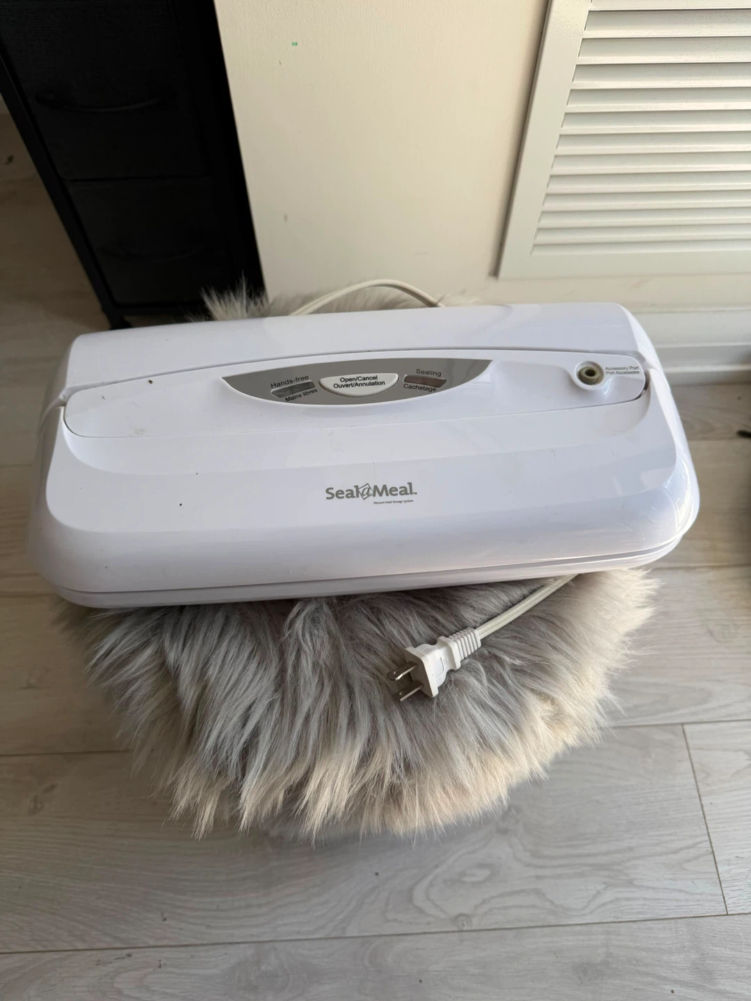 Seal-a-Meal Vacuum Sealer - photo 2