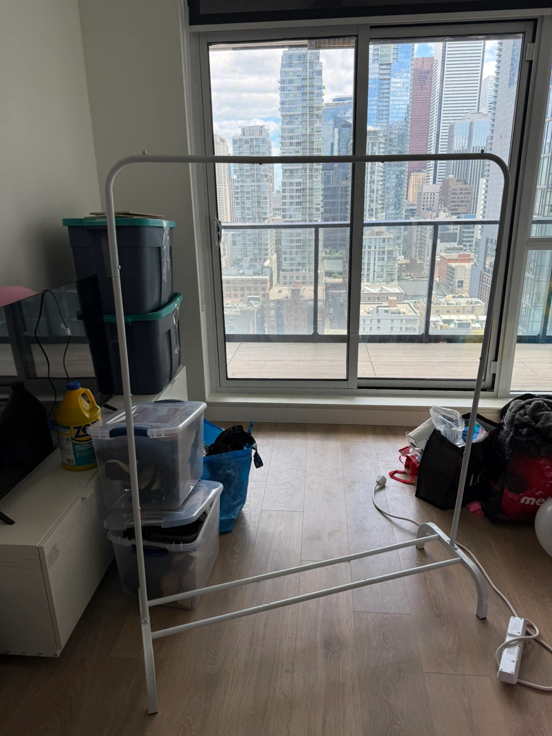 White Metal Clothes Rack - photo 2
