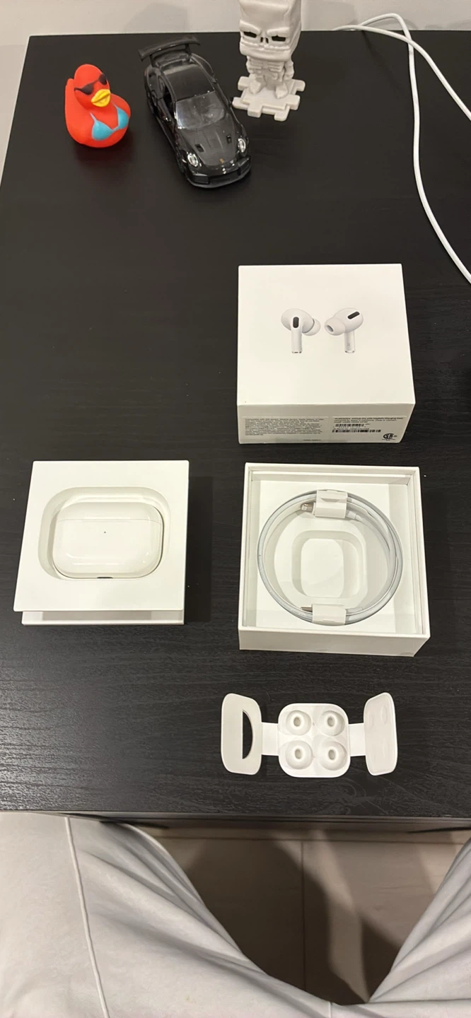 Apple AirPods Pro with MagSafe Charging Case - photo 2