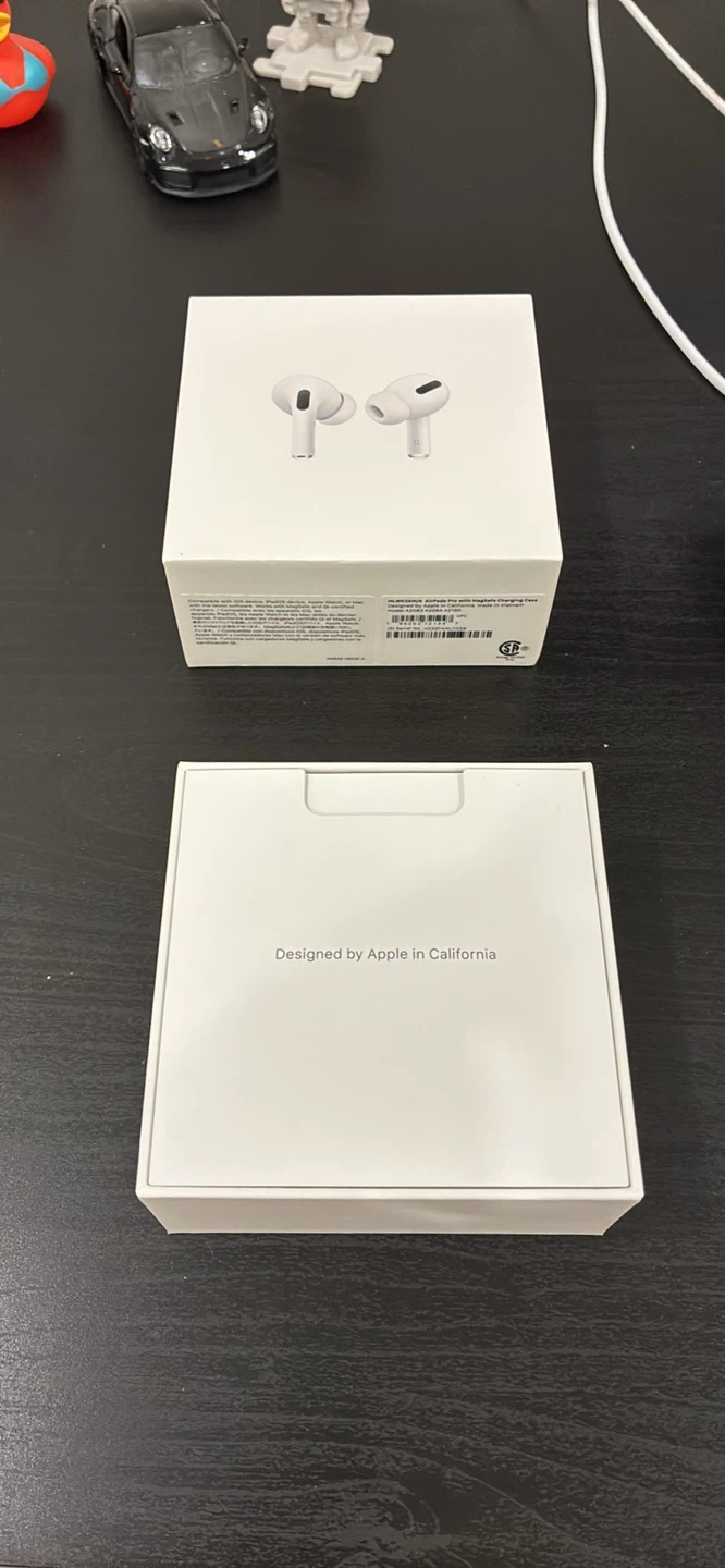 Apple AirPods Pro with MagSafe Charging Case - photo 3