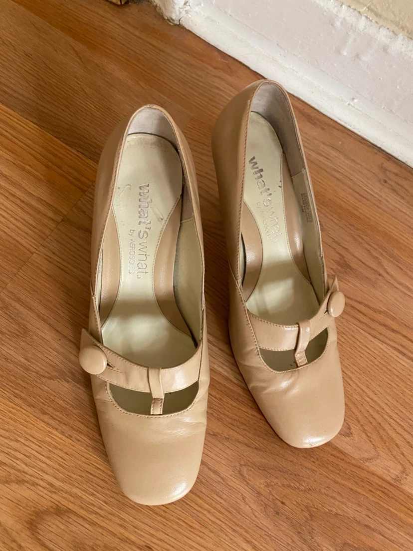 Vintage leather beige pumps 38