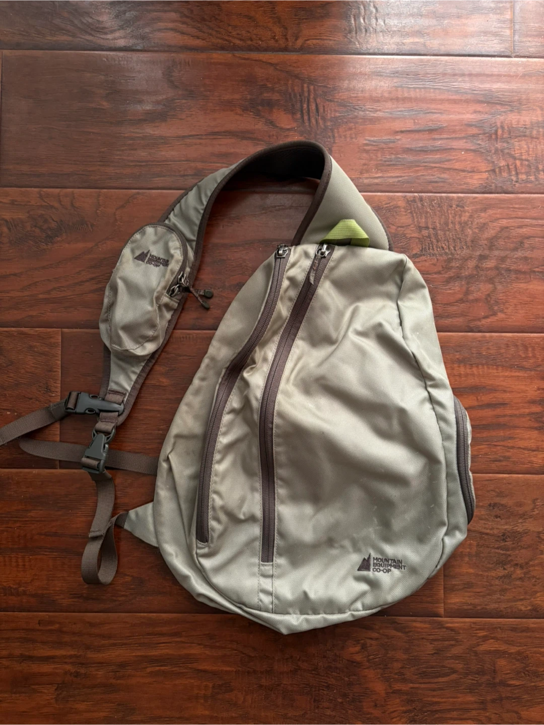 Vintage MEC Mountain Equipment Coop crossbody tri sling bag