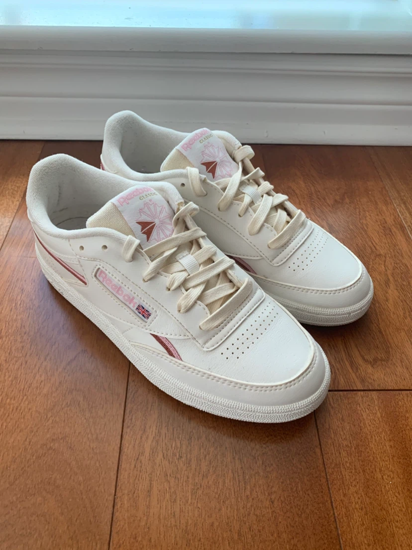 Women’s Reebok Classic Vegan Sneakers Size 8