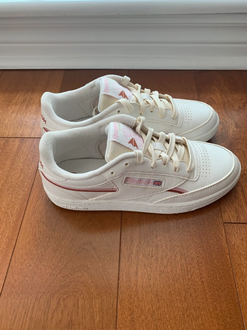 Women’s Reebok Classic Vegan Sneakers Size 8 - photo 2