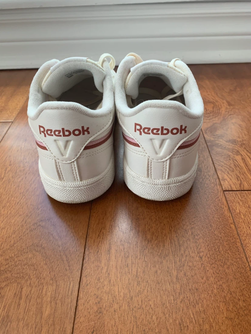 Women’s Reebok Classic Vegan Sneakers Size 8 - photo 3