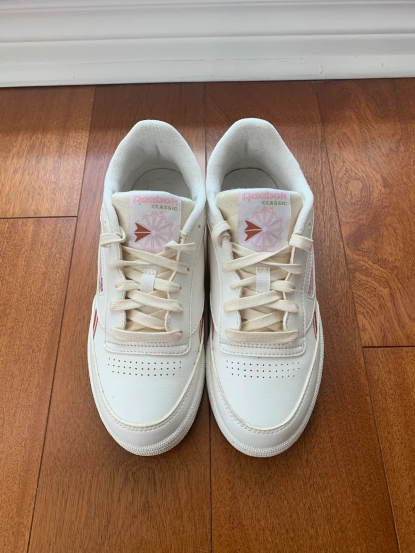 Women’s Reebok Classic Vegan Sneakers Size 8 - photo 4