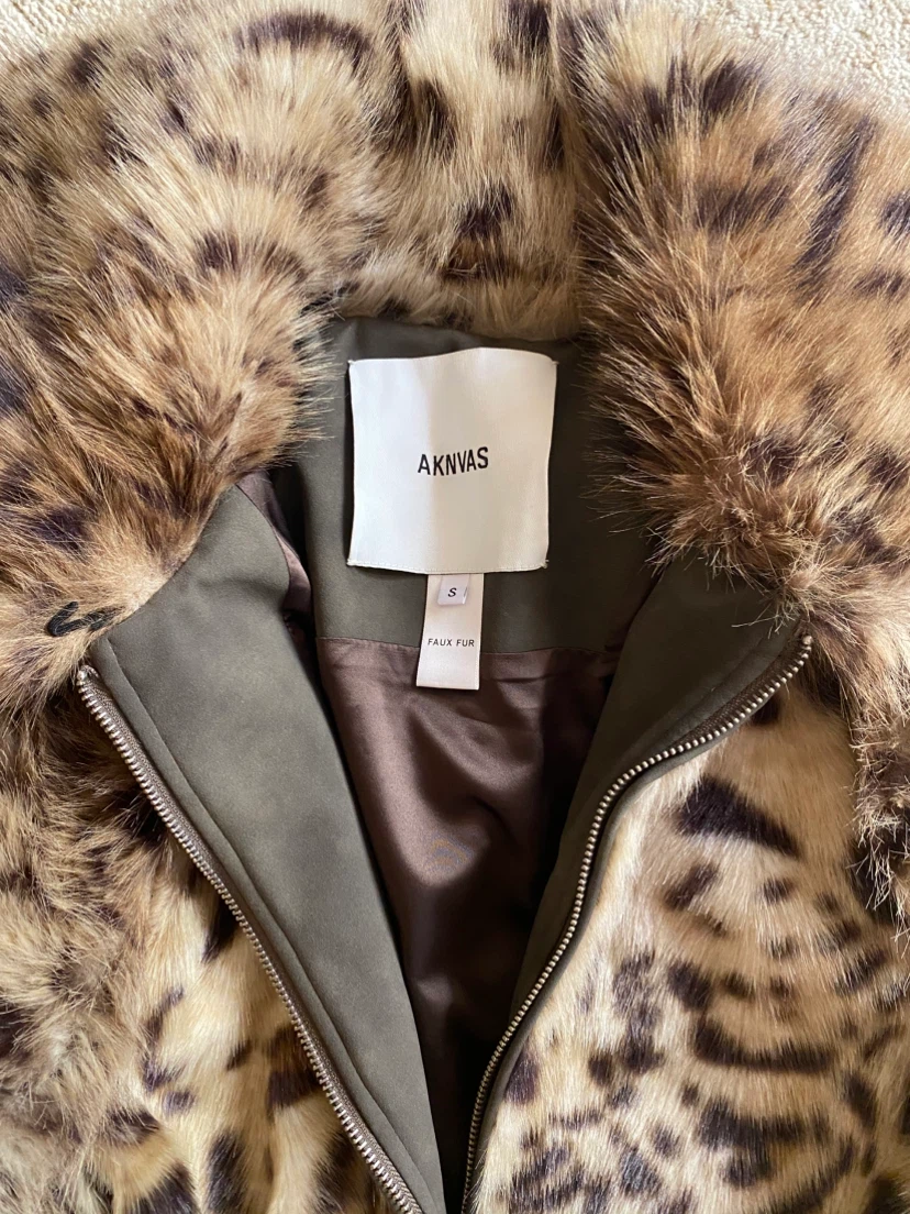 AKNVAS Faux Fur Leopard Print Bomber Jacket - photo 3