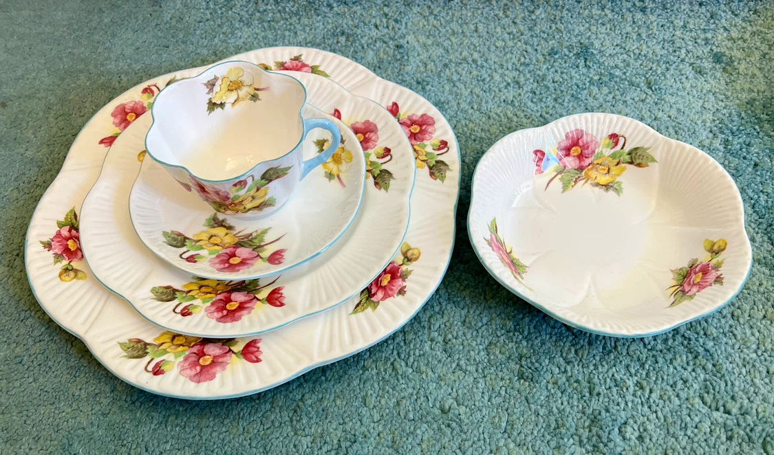 Vintage Shelley Floral Pattern Dinnerware Set - photo 2
