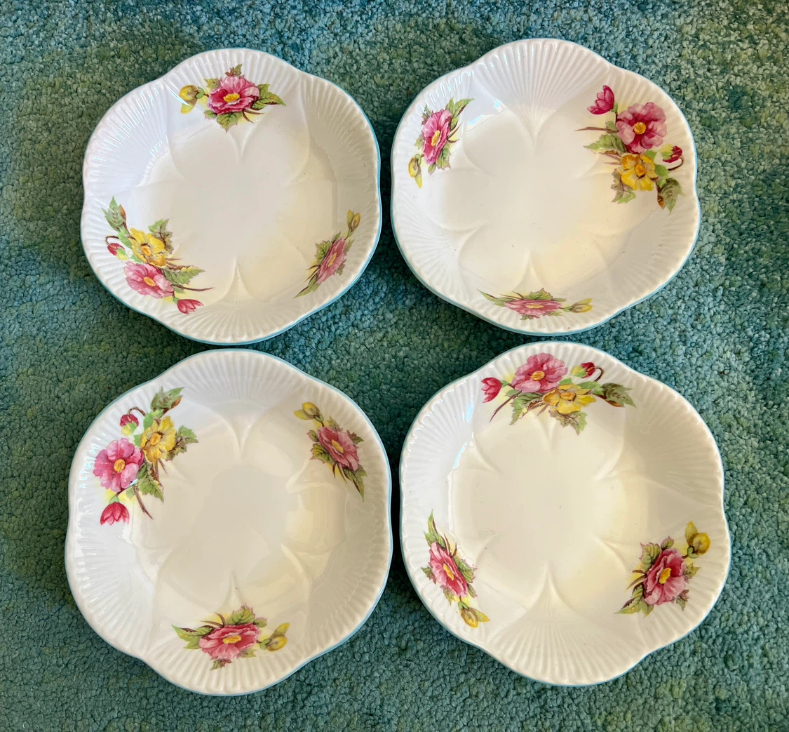 Vintage Shelley Floral Pattern Dinnerware Set - photo 3