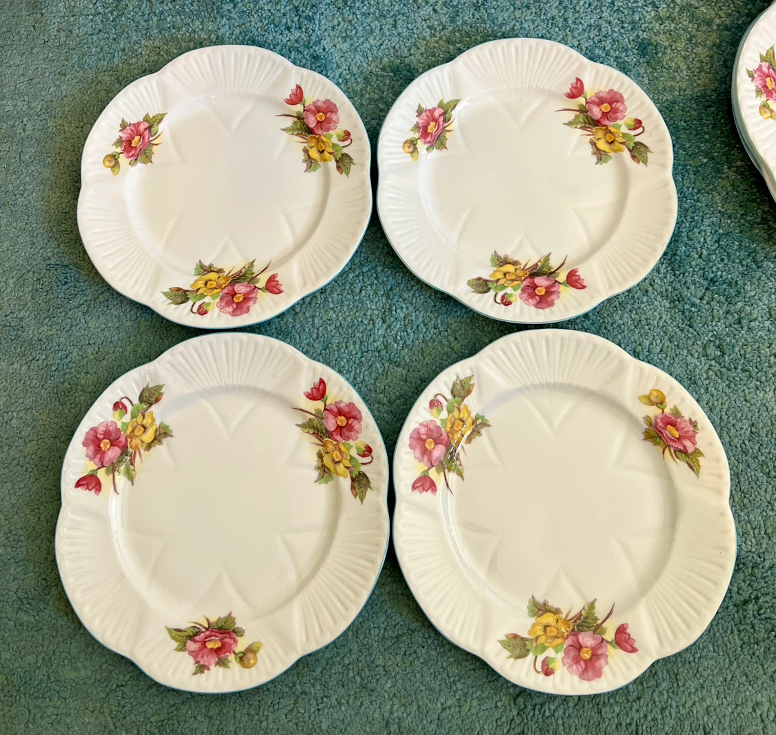 Vintage Shelley Floral Pattern Dinnerware Set - photo 4