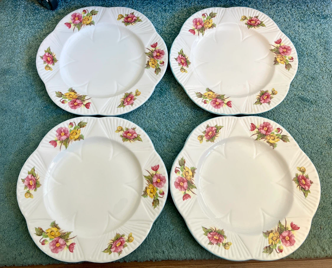 Vintage Shelley Floral Pattern Dinnerware Set - photo 5
