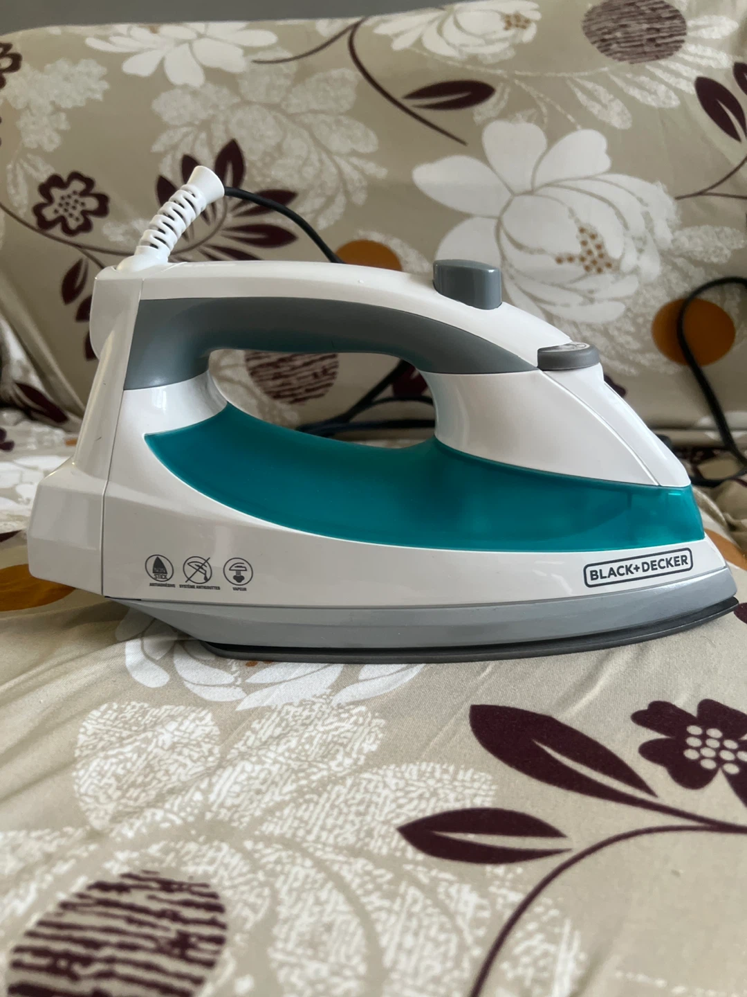 Black+Decker iron box