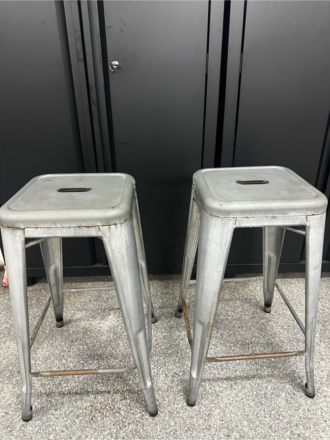 2x Metal Bar Stools