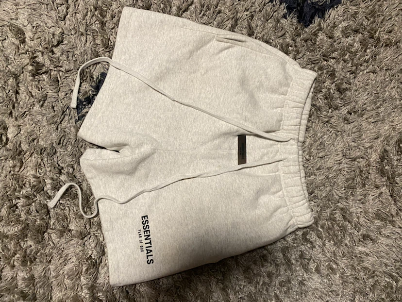 ESSENTIALS Fear of God Shorts - Light Grey - XS
