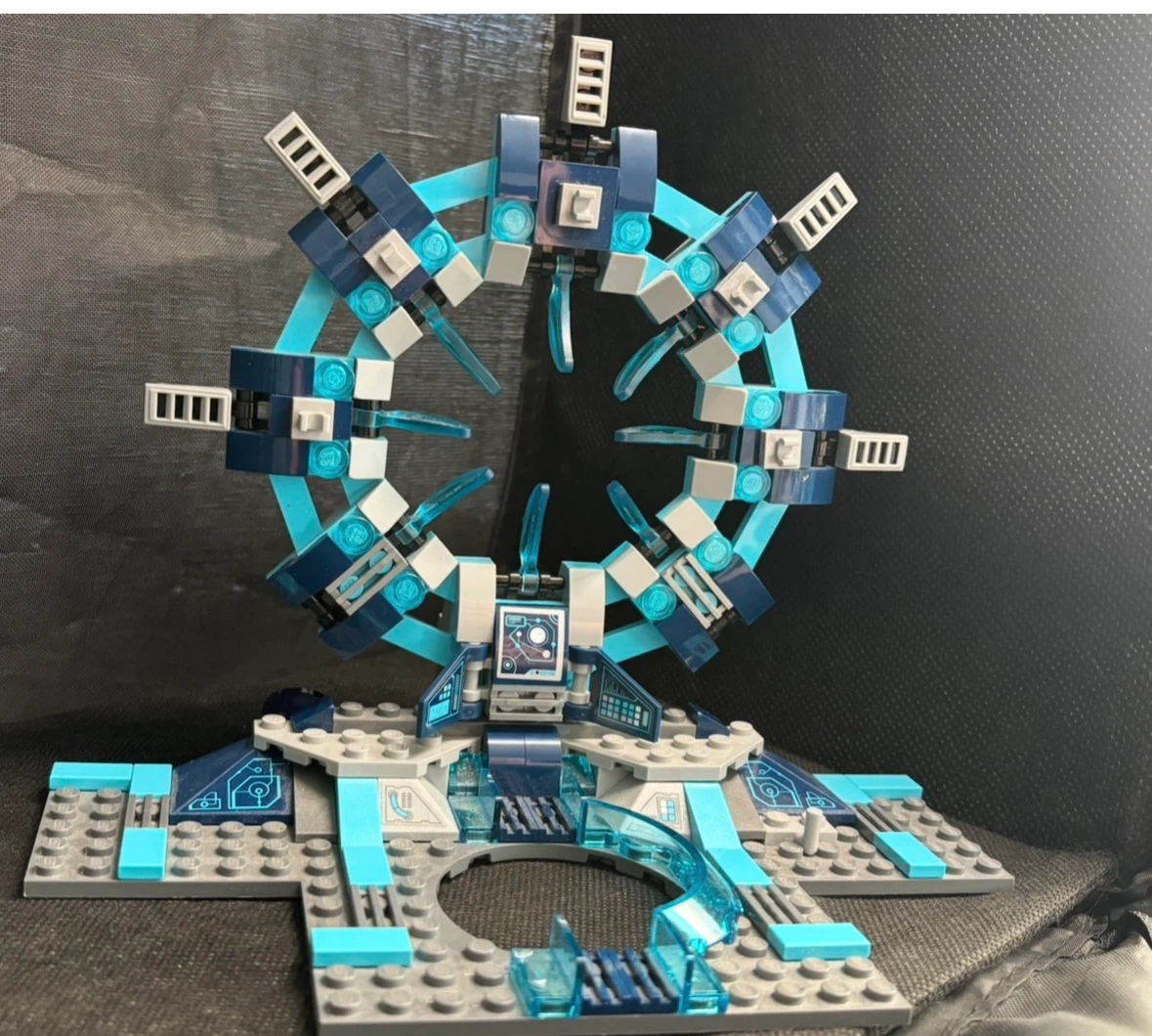 LEGO Gateway Build 71172 -  incomplete