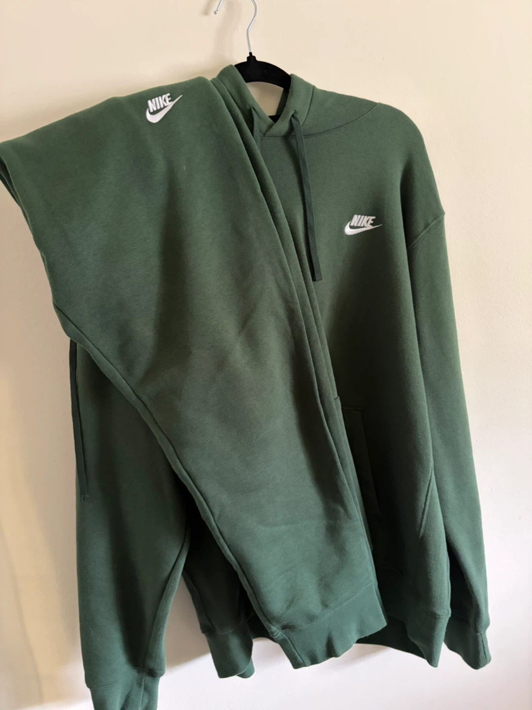 Green Nike sweat suit set